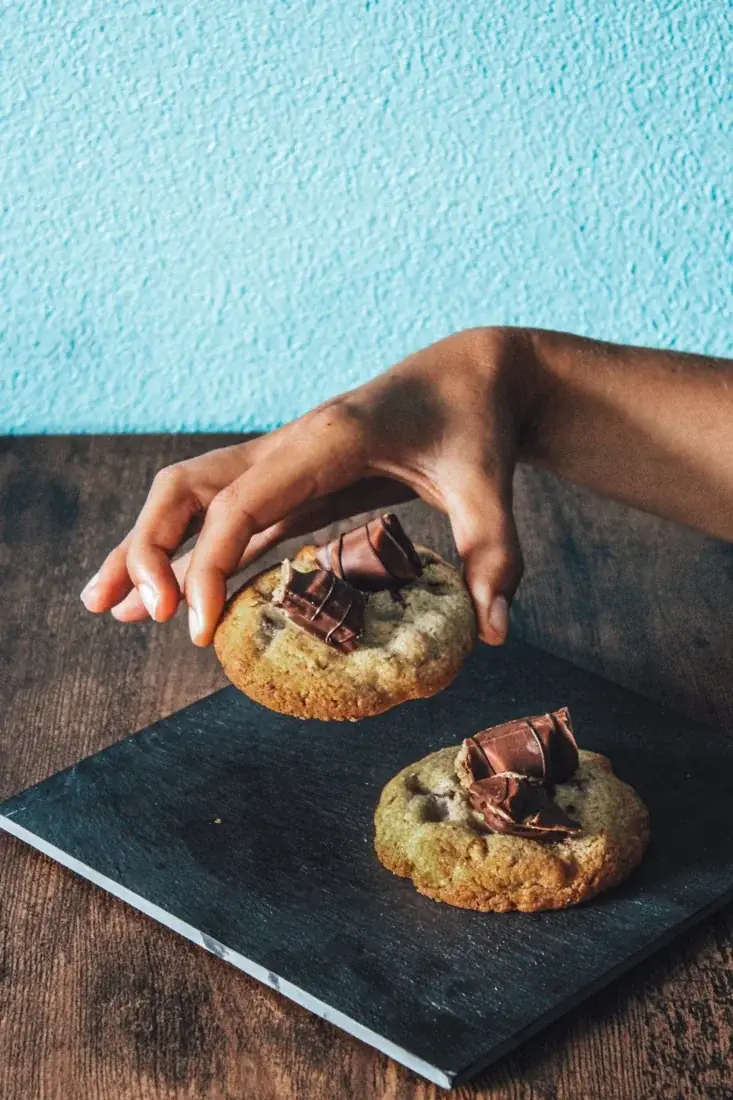 Cookies du restaurant garnis de chocolat